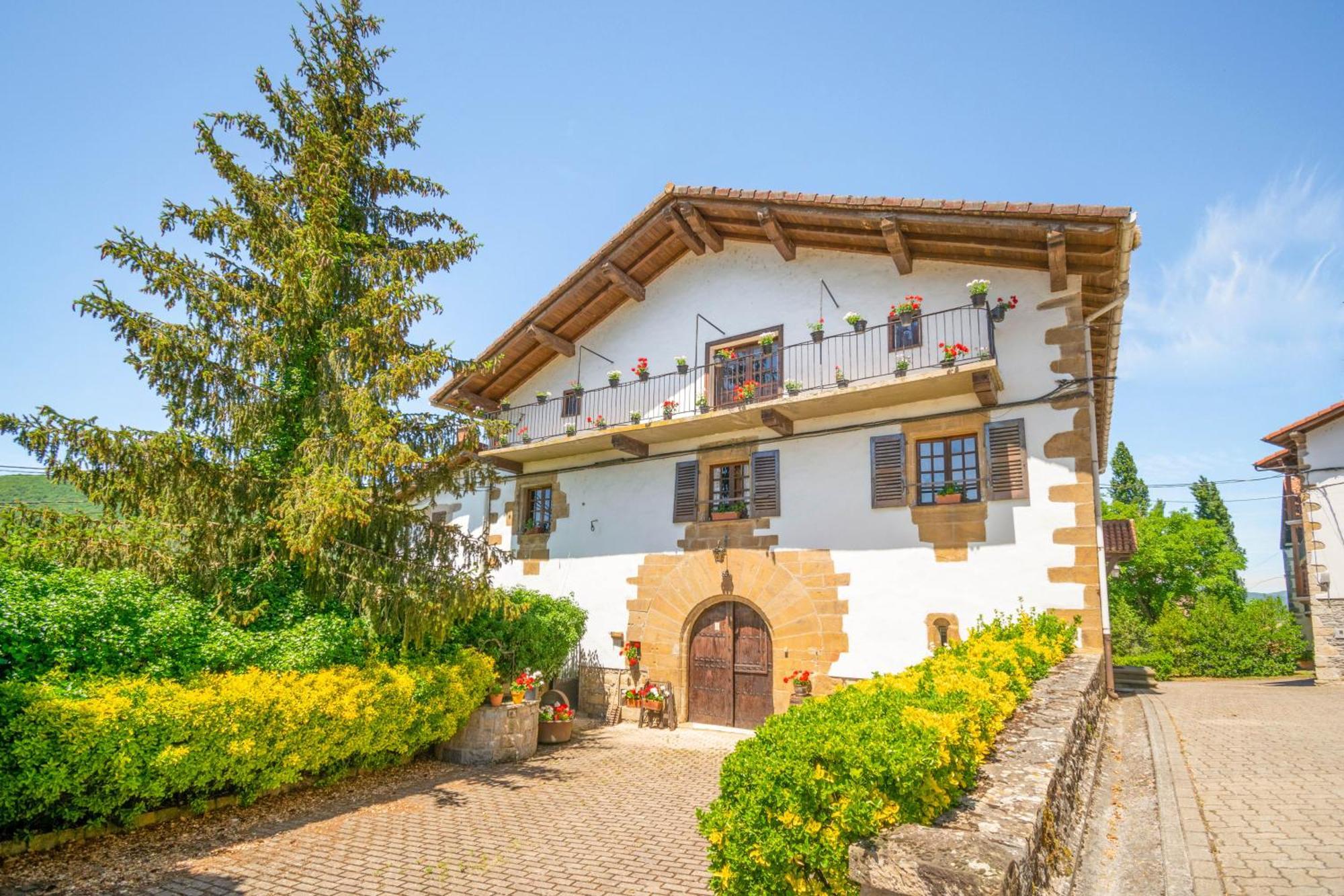 Casa Rural Arotzenia, Hogar Rustico En Pleno Valle De La Ulzama Lizaso Luaran gambar